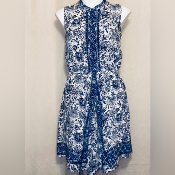 Madewell Dresses & Skirts - Madewell 100 % silk woman’s summer dress blue and white floral. size small